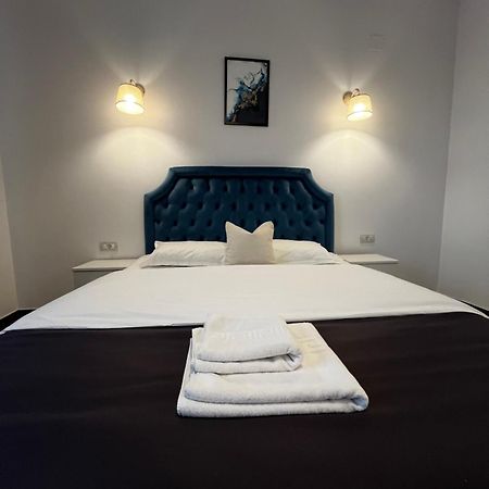 فندق Cochet Boutique Târgu Jiu المظهر الخارجي الصورة
