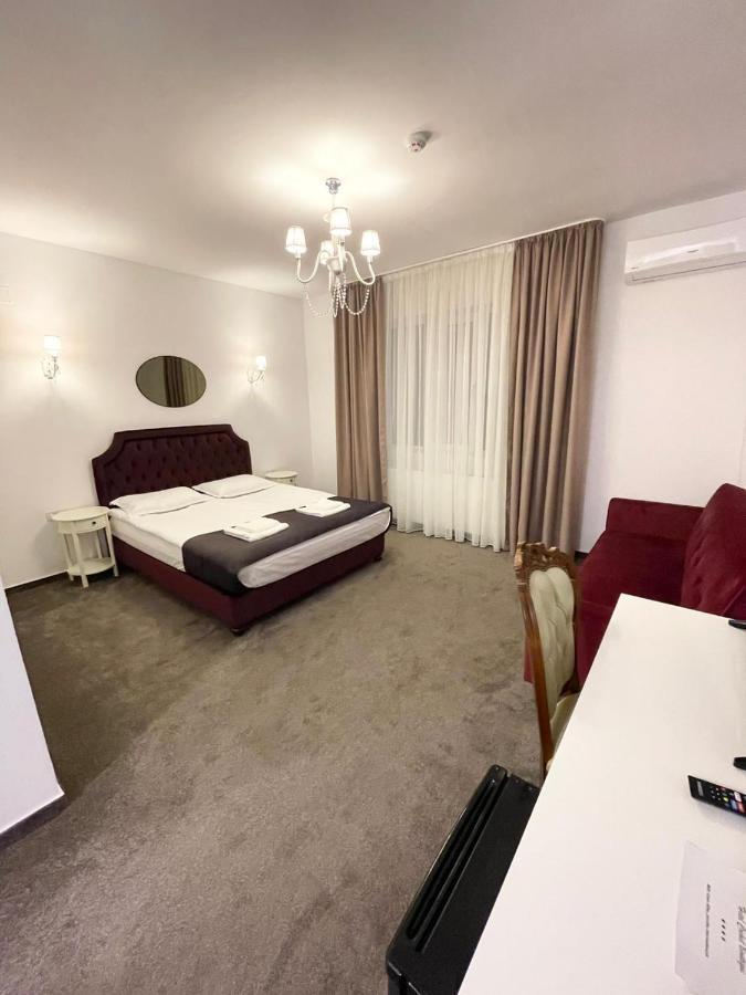 فندق Cochet Boutique Târgu Jiu المظهر الخارجي الصورة