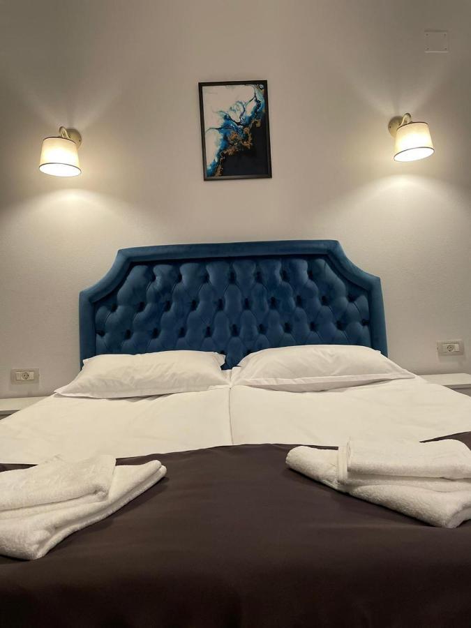 فندق Cochet Boutique Târgu Jiu المظهر الخارجي الصورة