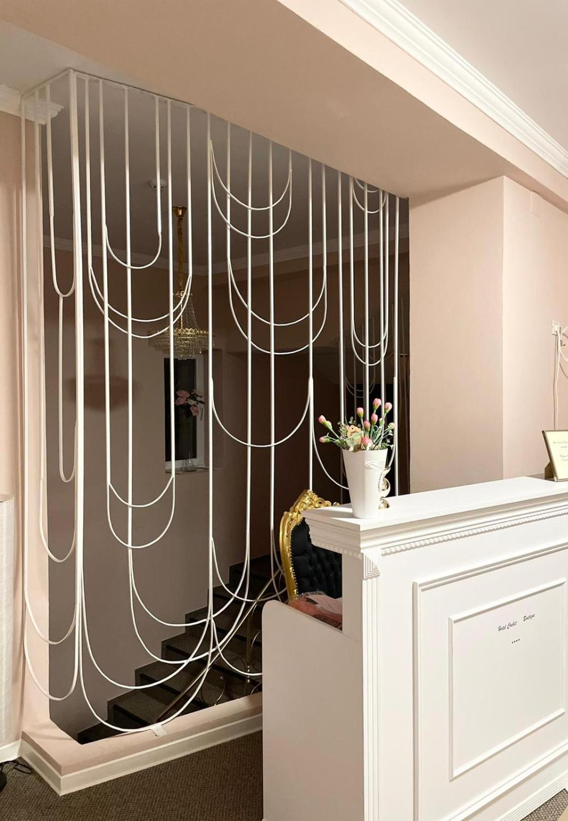 فندق Cochet Boutique Târgu Jiu المظهر الخارجي الصورة