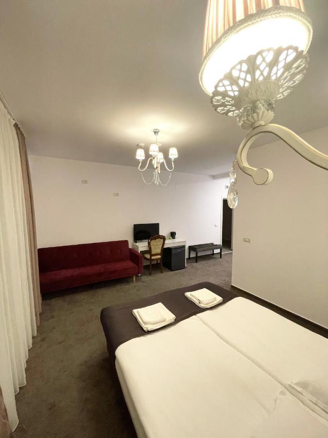 فندق Cochet Boutique Târgu Jiu المظهر الخارجي الصورة