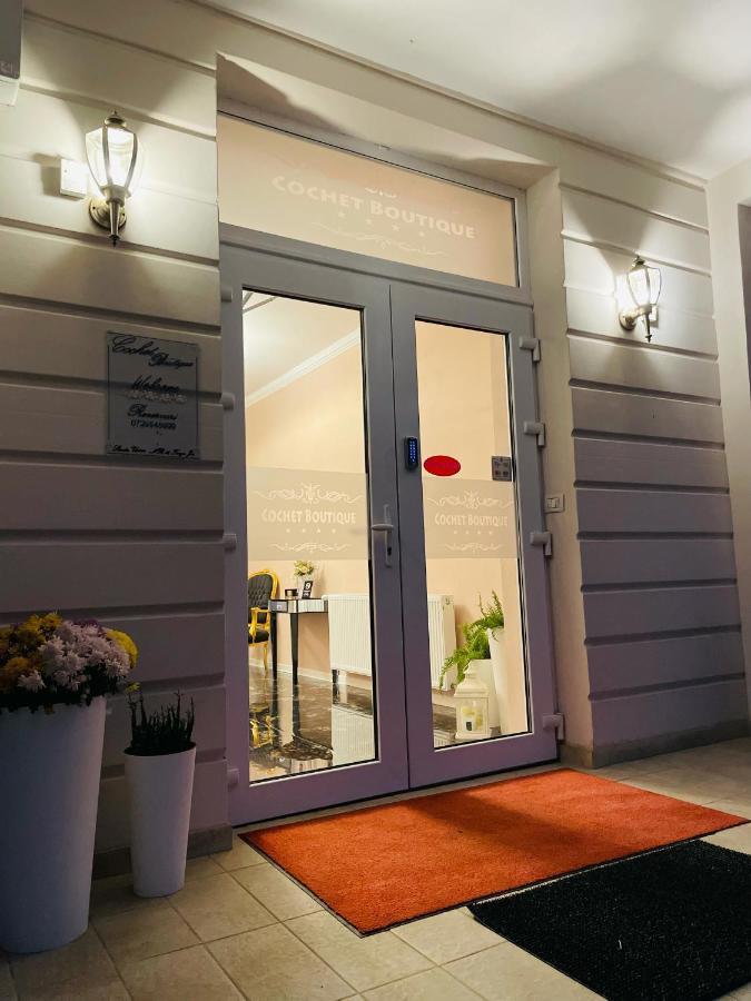 فندق Cochet Boutique Târgu Jiu المظهر الخارجي الصورة