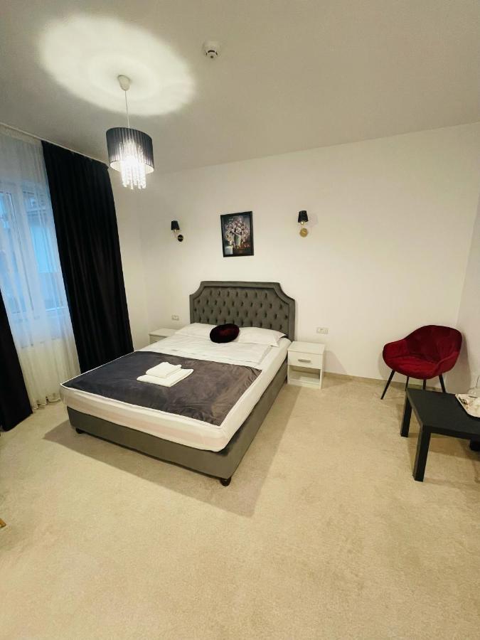 فندق Cochet Boutique Târgu Jiu المظهر الخارجي الصورة