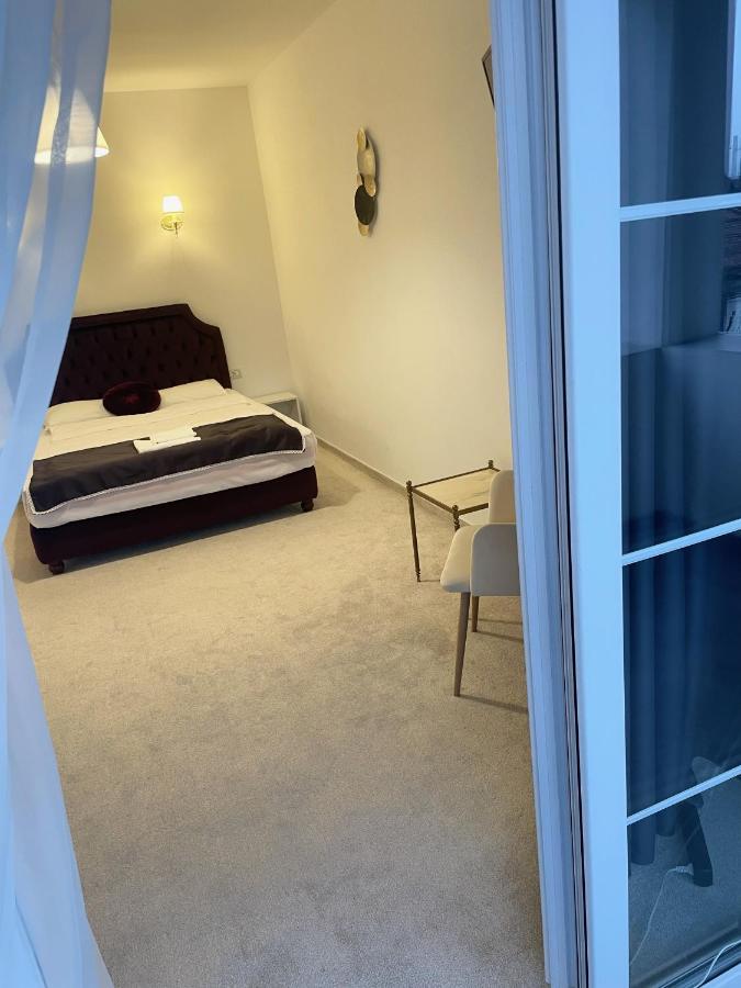 فندق Cochet Boutique Târgu Jiu المظهر الخارجي الصورة