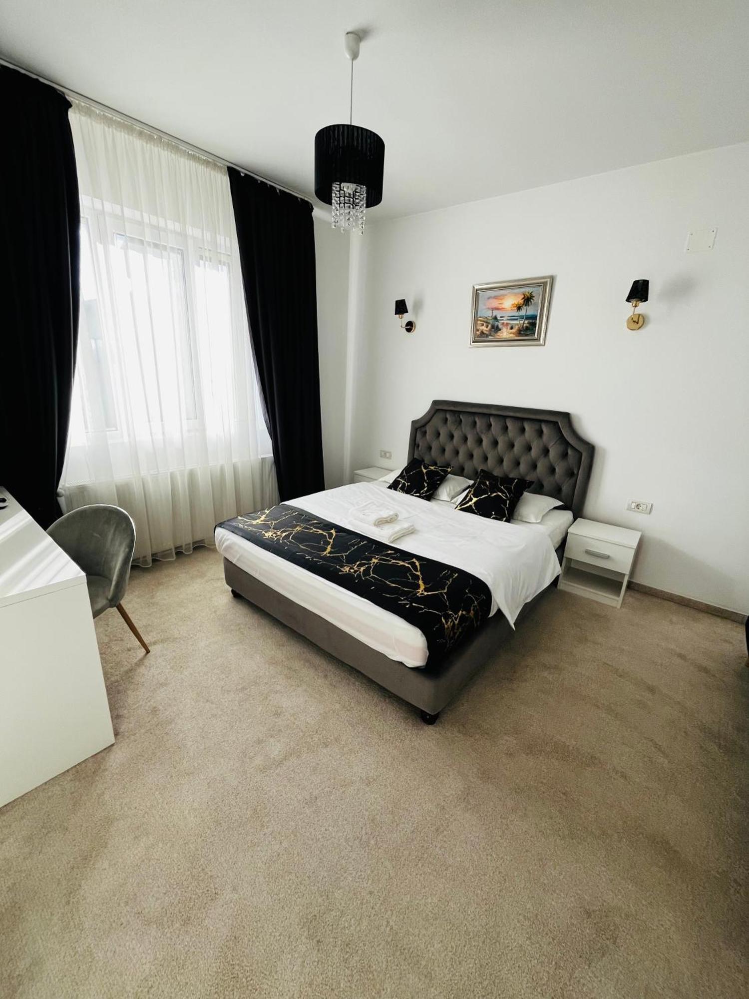 فندق Cochet Boutique Târgu Jiu المظهر الخارجي الصورة