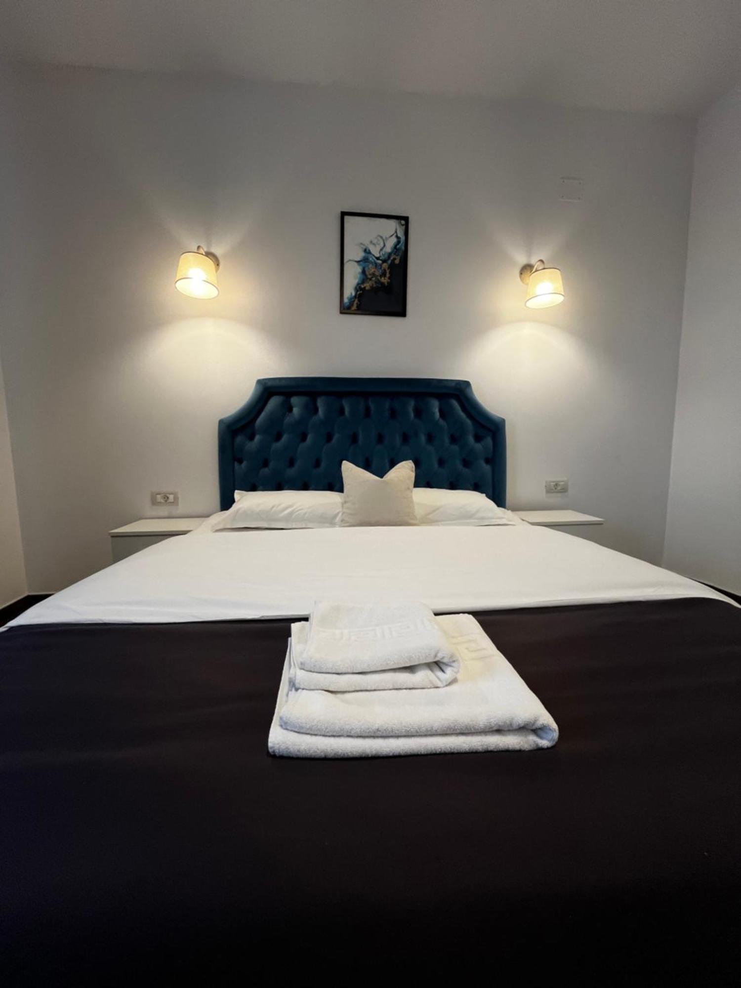 فندق Cochet Boutique Târgu Jiu المظهر الخارجي الصورة