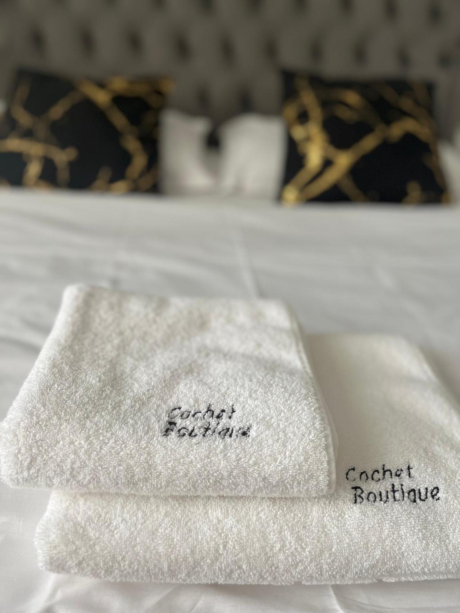 فندق Cochet Boutique Târgu Jiu المظهر الخارجي الصورة