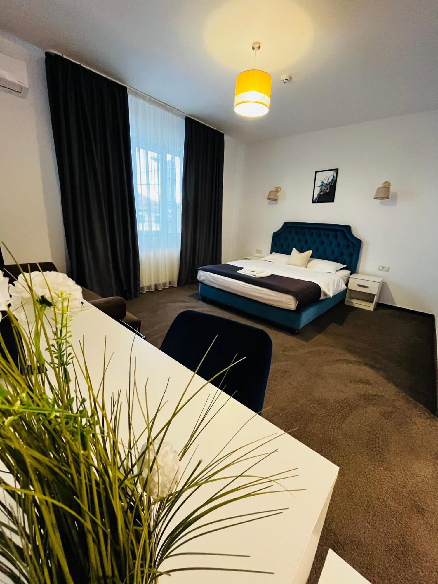 فندق Cochet Boutique Târgu Jiu المظهر الخارجي الصورة