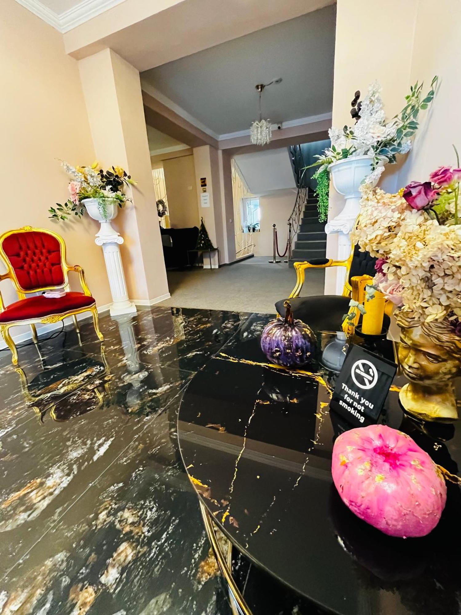 فندق Cochet Boutique Târgu Jiu المظهر الخارجي الصورة