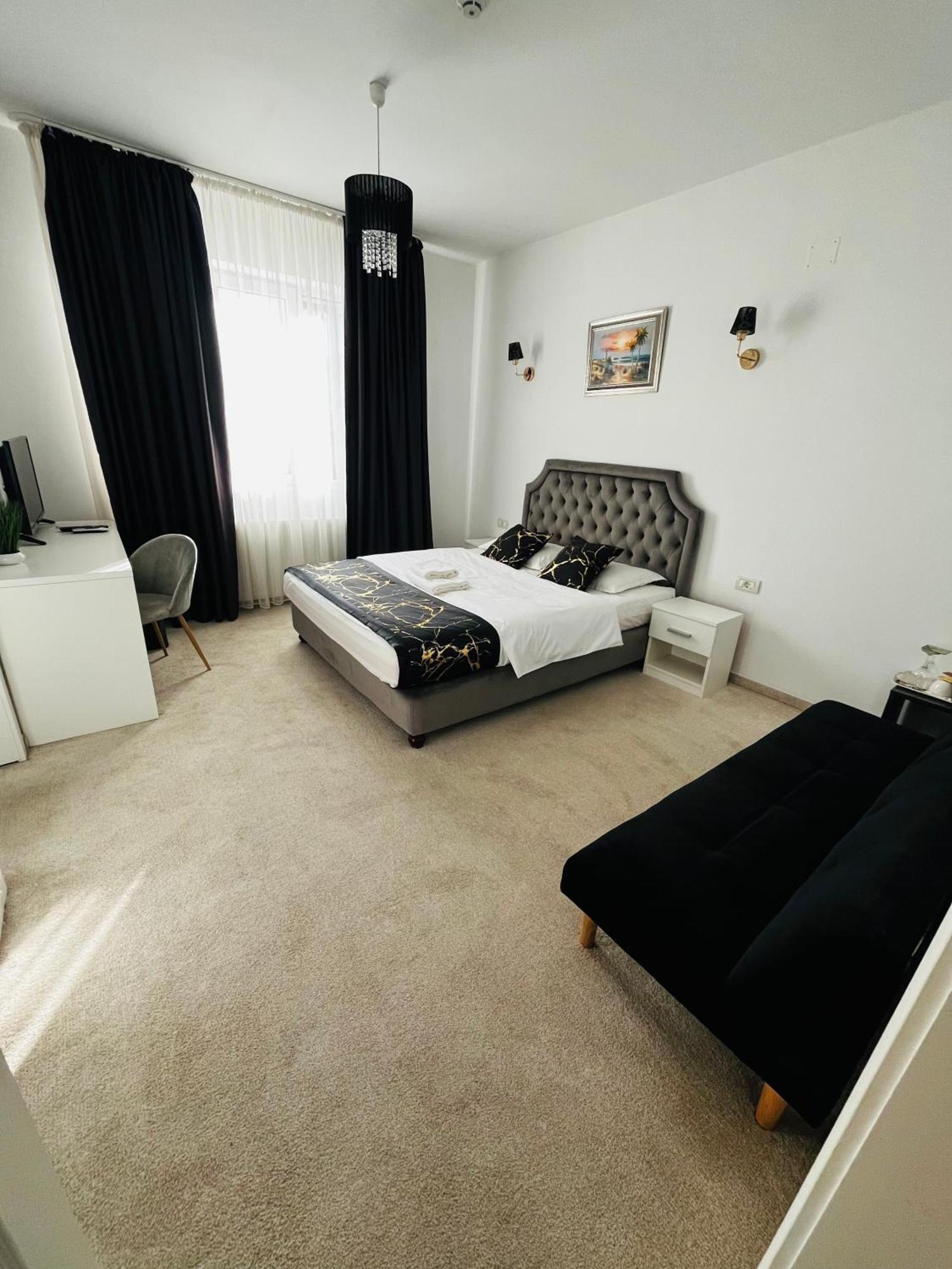 فندق Cochet Boutique Târgu Jiu المظهر الخارجي الصورة